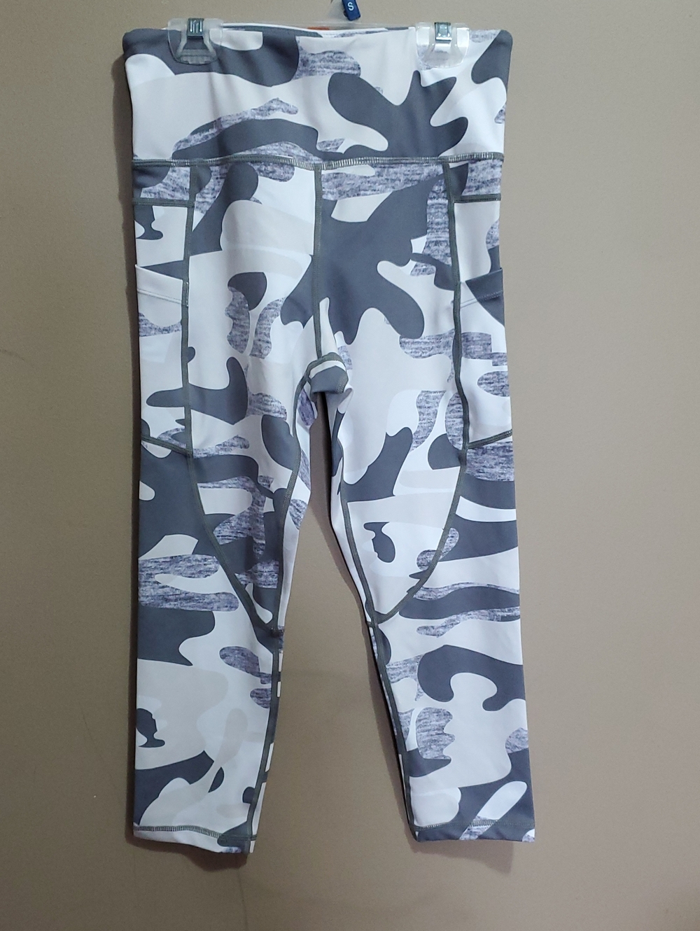 Zyia Gray & White Camo Active Leggings Size 6-8